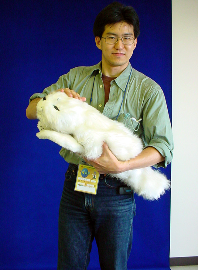 PARO_LARGE.JPG - 210,333BYTES